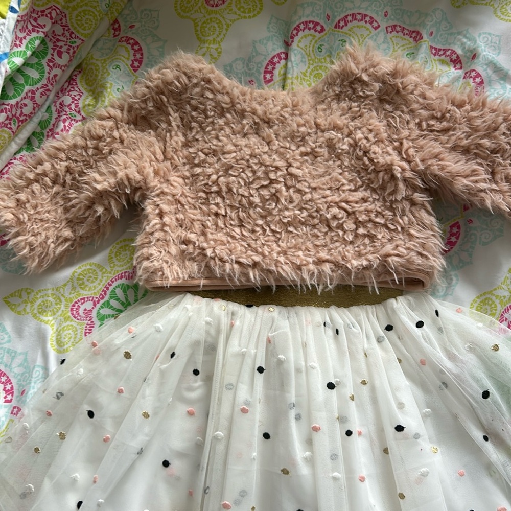 2 piece Pippa & Julie sweater & skirt